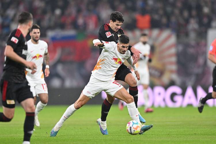 德甲比赛精彩纷呈,关键扑救扭转战局 德甲比赛精彩纷呈,关键扑救扭转战局