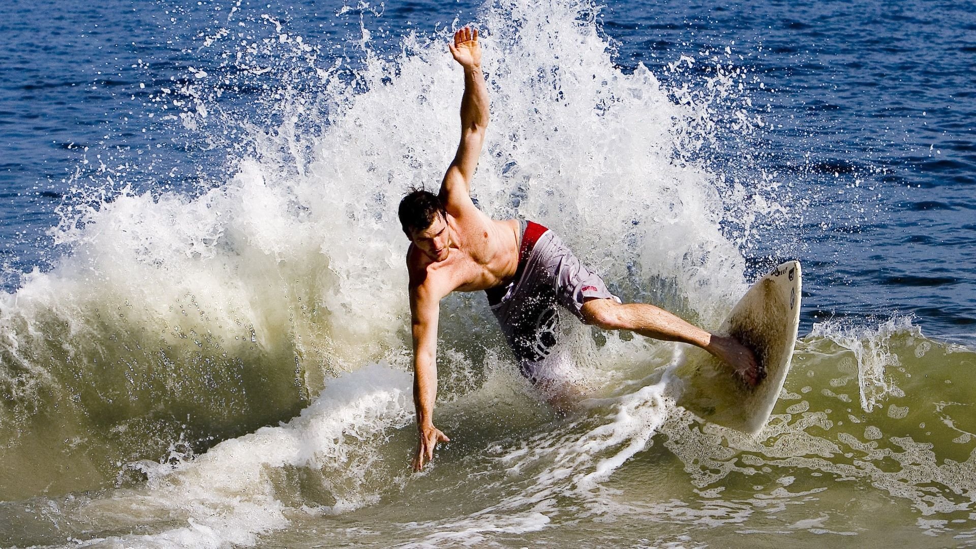 华体会平台-阿尔及利亚首位球员 Faredj Messaoudi 签约日本职业 3×3 联赛，脸腮帮子肿疼了怎么回事